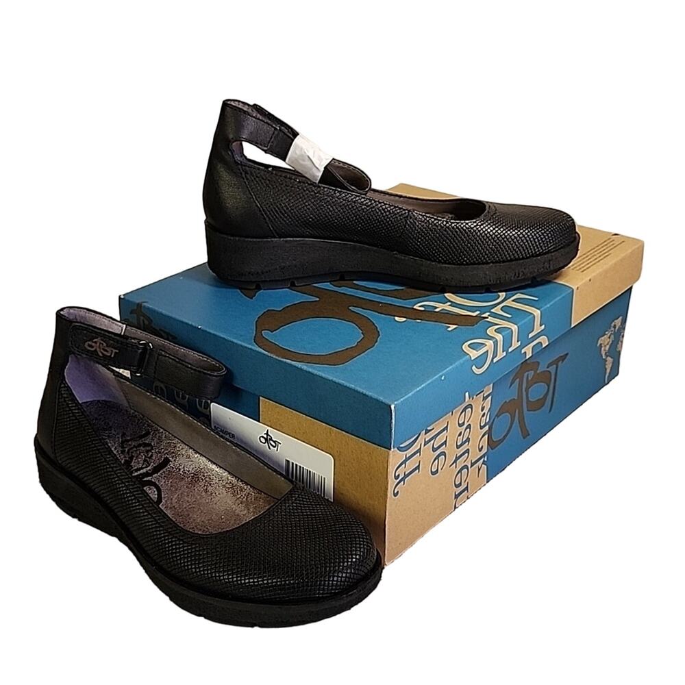 OTBT Scamper Black Leather Ankle Strap Wedge Shoes Womens Size 6 New In Box